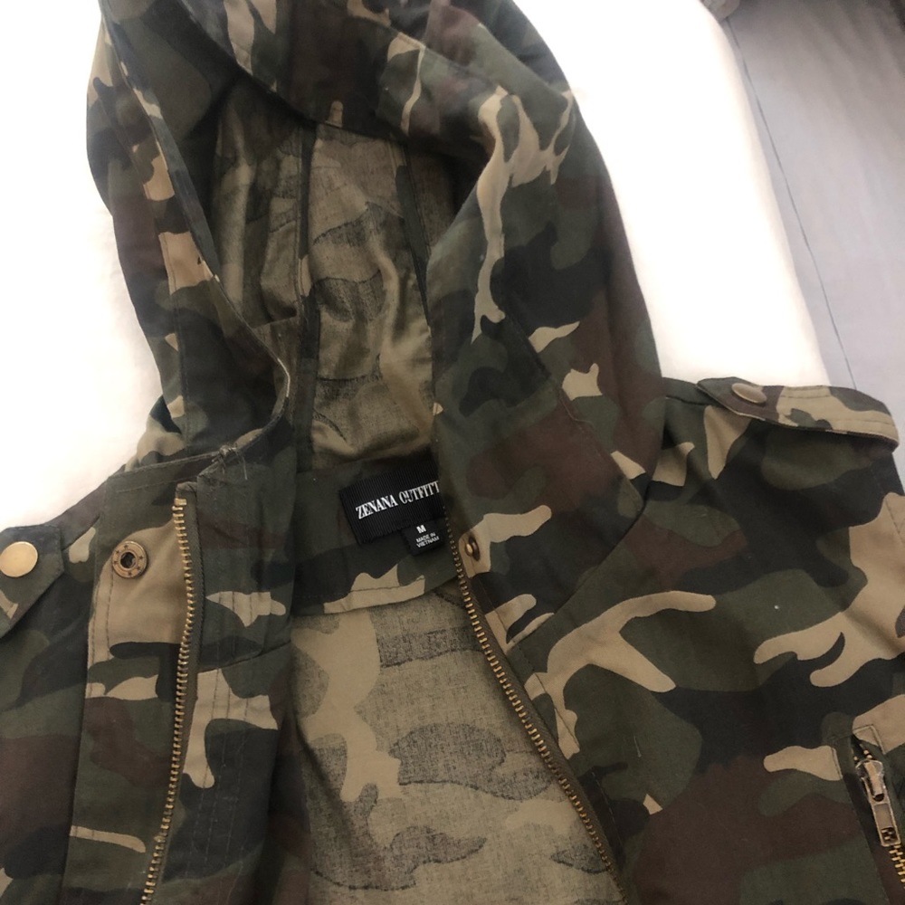 Zenana Outfitters Women’s Camo Hooded Zip Vest